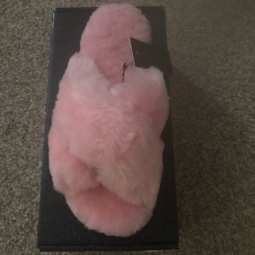 SOLD BNWB emu Mayberry baby pink 9